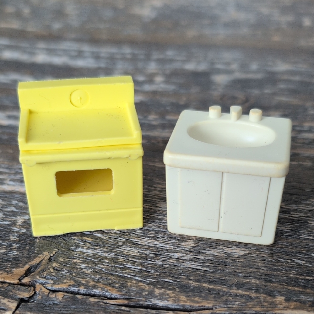 Vintage Fisher Price Little People Stove & Bathroom Sink 70's